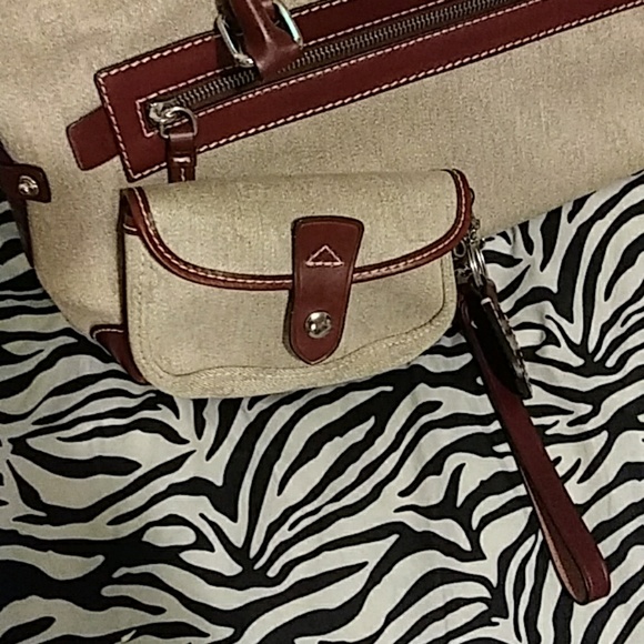 Dooney Handbag and matching wristlet - Picture 3 of 7